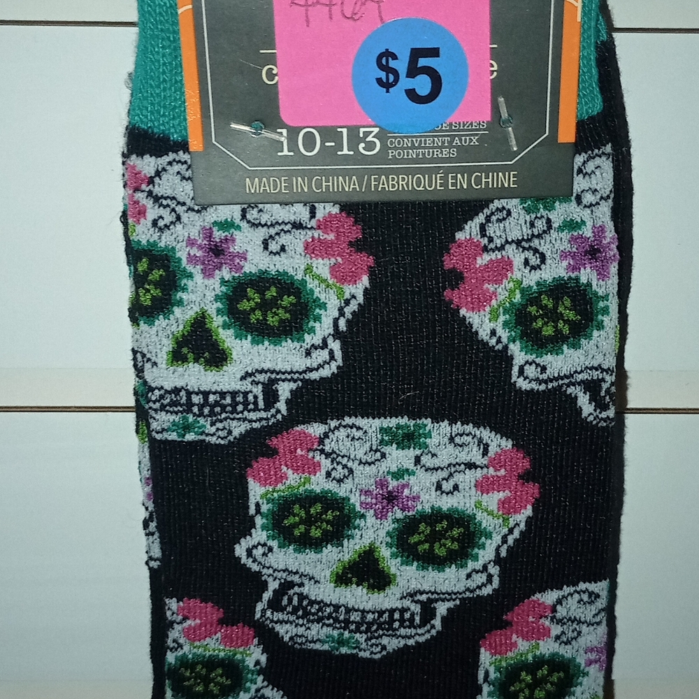 Socks with sugar skull print